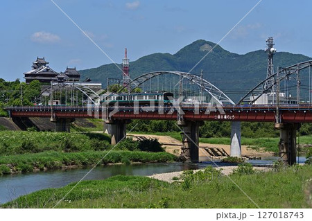 福知山城と列車 福知山城と列車 127018743