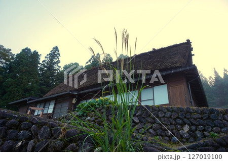 荻町合掌造り集落　世界文化遺産　白川郷　茅葺 127019100
