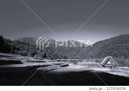 荻町合掌造り集落　世界文化遺産　白川郷　茅葺 127019238
