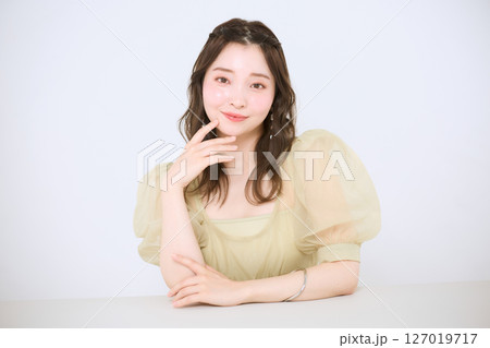 健康的な肌を持つ女性、ナチュラルビューティ 健康的な肌を持つ女性、ナチュラルビューティ 127019717