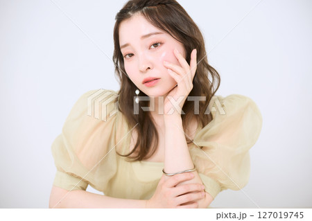 健康的な肌を持つ女性、ナチュラルビューティ 健康的な肌を持つ女性、ナチュラルビューティ 127019745