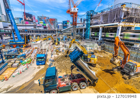 日本の東京都市景観 消滅…さよなら渋谷駅西口。中央のビルの解体で、山手線が一望…＝令和7年6月7日 127019948