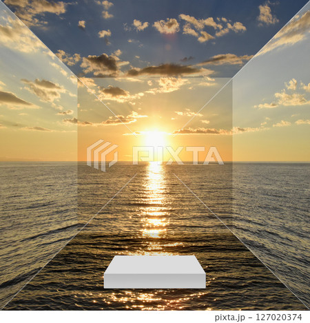 夕暮れ時の海、展示スペースがある秋の風景 夕暮れ時の海、展示スペースがある秋の風景 127020374