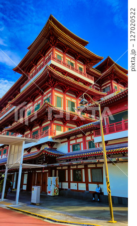 The Buddha Tooth Relic Temple is a Buddhist temple located in the Chinatown district of Singapore. 127020522