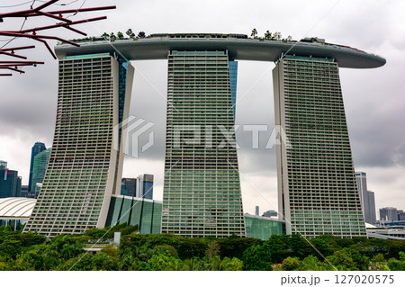 SINGAPORE - April 8 2025: View of Gardens by the Bay and Marina Bay Sands in Singapore 127020575