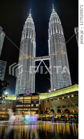 KUALA LUMPUR, MY - April 18, 2025: Petronas Twin Towers. Kuala Lumpur, Malaysia. 127020871