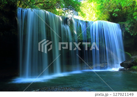 光さす鍋ヶ滝(熊本県小国町) 光さす鍋ヶ滝(熊本県小国町) 127021149