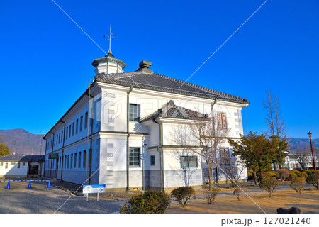 中部地方・松本・文明開化の時代の擬洋風建築、国宝旧開智学校校舎・長野県松本市(3) 127021240