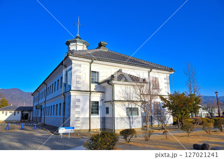 中部地方・松本・文明開化の時代の擬洋風建築、国宝旧開智学校校舎・長野県松本市(4) 127021241