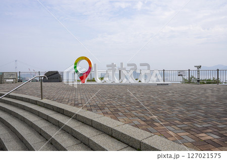 来島海峡サービスエリアのしまなみ海道ロゴオブジェ（しまなみピン） 127021575