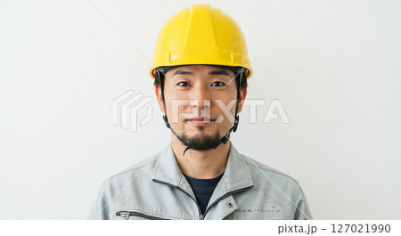 30代の建設作業員・男性のポートレート画像 127021990