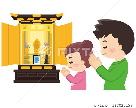 仏壇に向かって合掌する親子 仏壇に向かって合掌する親子 127022155