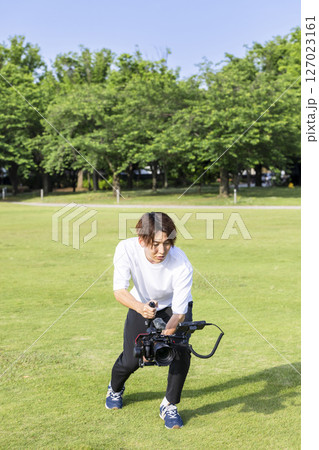 映像クリエイター  ジンバルを使った動画撮影 127023161