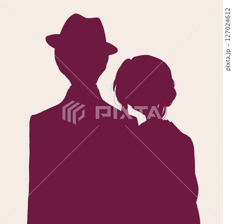 寄り添う着物の女性と背広の男性 寄り添う着物の女性と背広の男性 127024612