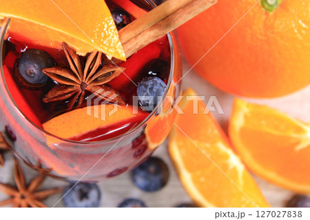 ワイン　9　サングリアとフルーツ 127027838