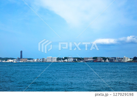 門司港より対岸の下関市を望む 127029198
