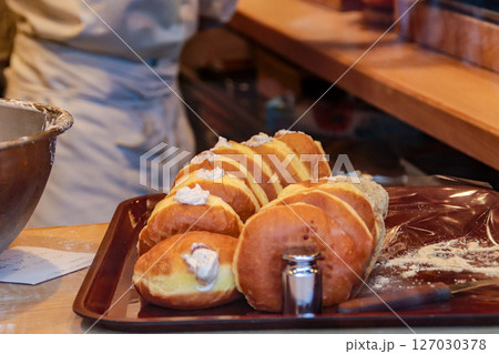 ホイップドーナツ調理 127030378