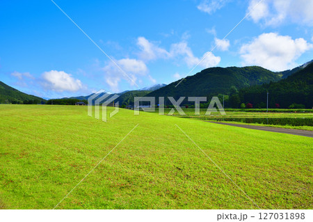 里山の麓の景色　寺尾ふれあい水辺広場　栃木市鍋山町付近 127031898