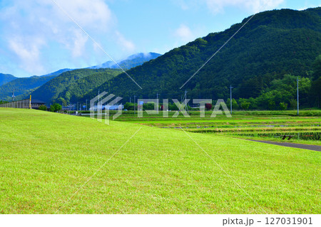 里山の麓の景色 寺尾ふれあい水辺広場 栃木市鍋山町付近 里山の麓の景色 寺尾ふれあい水辺広場 栃木市鍋山町付近 127031901