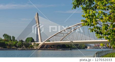 Seri Wawasan Bridge showcases modern architecture over tranquil waters in Putrajaya, Malaysia 127032033
