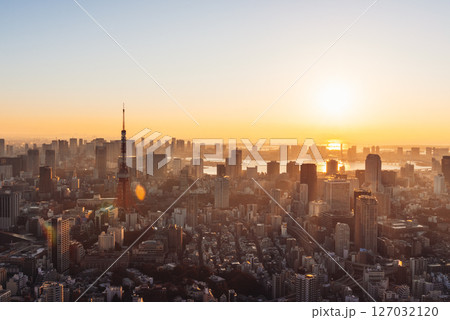 東京都心から望む初日の出 127032120
