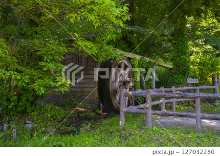 八王子 片倉城跡公園の水車 新緑 八王子 片倉城跡公園の水車 新緑 127032280