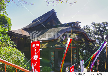 極彩色が美しい竹生島・宝厳寺の唐門 127032828