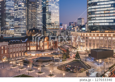 薄暮の東京駅と丸の内の景観 薄暮の東京駅と丸の内の景観 127033340