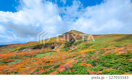 秋の栗駒山登山（東栗駒山から栗駒山の眺め） 127033583