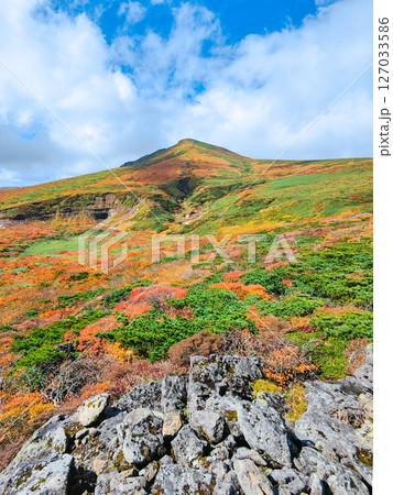 秋の栗駒山登山(東栗駒山から栗駒山の眺め) 秋の栗駒山登山(東栗駒山から栗駒山の眺め) 127033586