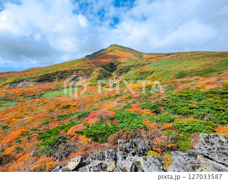 秋の栗駒山登山(東栗駒山から栗駒山の眺め) 秋の栗駒山登山(東栗駒山から栗駒山の眺め) 127033587