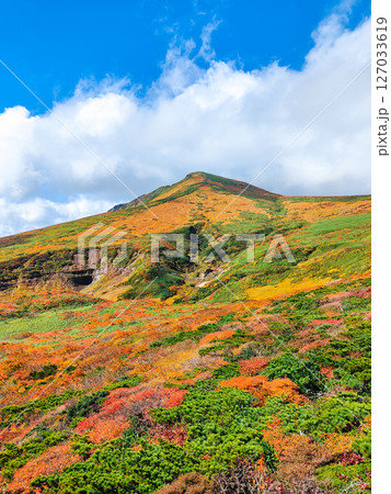 秋の栗駒山登山(東栗駒山から栗駒山の眺め) 秋の栗駒山登山(東栗駒山から栗駒山の眺め) 127033619