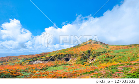 秋の栗駒山登山(東栗駒山から栗駒山の眺め) 秋の栗駒山登山(東栗駒山から栗駒山の眺め) 127033632