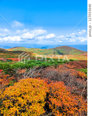 秋の栗駒山登山（東栗駒山から奥州市方面の眺め） 127033646