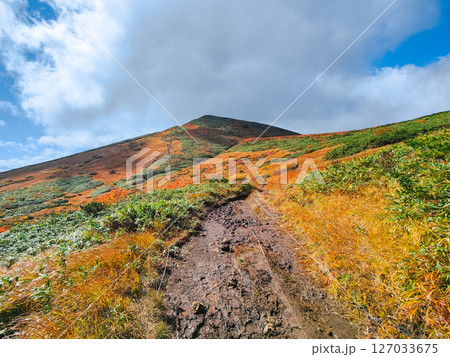 秋の栗駒山登山（東栗駒山～栗駒山） 127033675