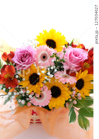 黄色ピンク白赤オレンジたっぷりの初夏の花束 黄色ピンク白赤オレンジたっぷりの初夏の花束 127034027