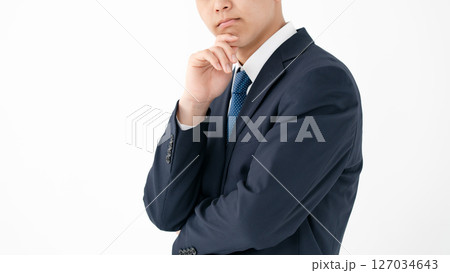 若い男性　ビジネス　悩む 127034643