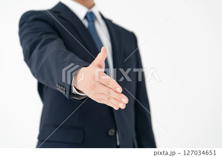 若い男性 ビジネス 握手 若い男性 ビジネス 握手 127034651