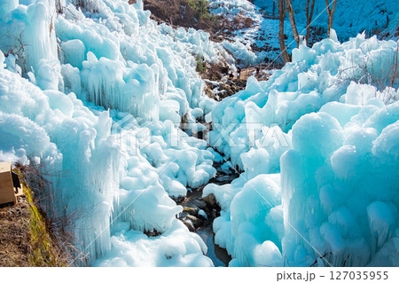 埼玉県秩父市大滝の三十槌の氷柱 127035955
