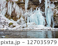 埼玉県秩父市大滝の三十槌の氷柱 127035979