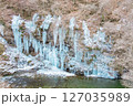 埼玉県秩父市大滝の三十槌の氷柱 127035989