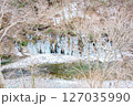 埼玉県秩父市大滝の三十槌の氷柱 127035990