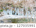 埼玉県秩父市大滝の三十槌の氷柱 127035991