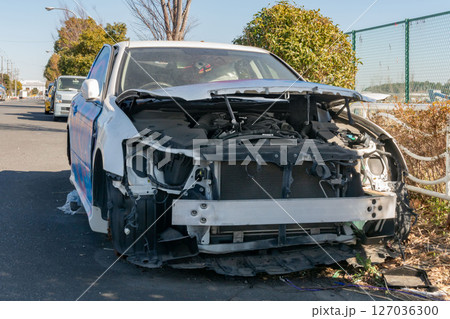 不法放置された自動車 127036300