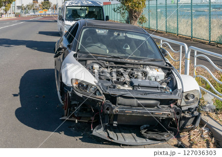 不法放置された自動車 不法放置された自動車 127036303