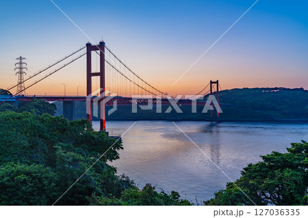 （長崎県）平戸大橋　夜明け 127036335