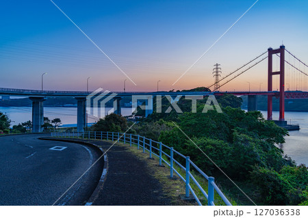 （長崎県）平戸大橋　夜明け 127036338