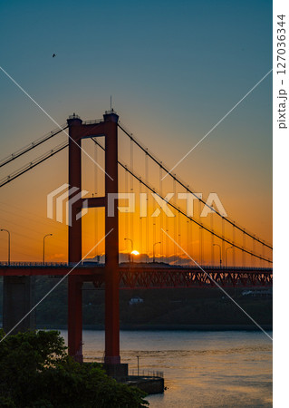 (長崎県)平戸大橋 夜明け (長崎県)平戸大橋 夜明け 127036344