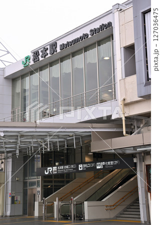 中部地方・松本駅・松本城や旧開智学校、信州を満喫する旅の入口の駅のイメージ・長野県松本市(1) 中部地方・松本駅・松本城や旧開智学校、信州を満喫する旅の入口の駅のイメージ・長野県松本市(1) 127036475