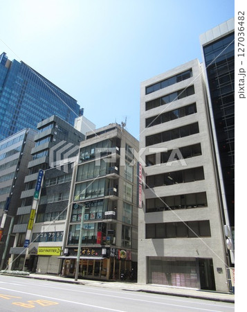 日本橋室町四丁目付近 127036482